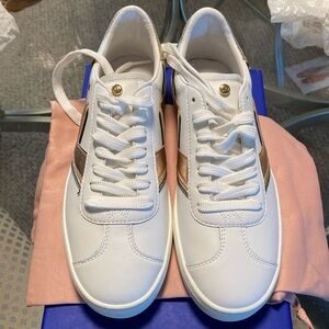 Stuart Weitzman snickers